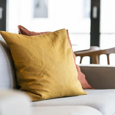 Sparkassengebäude 6 *