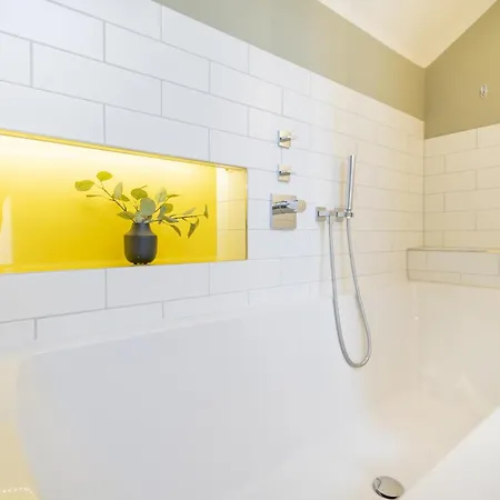 Sparkassengebäude 6 *