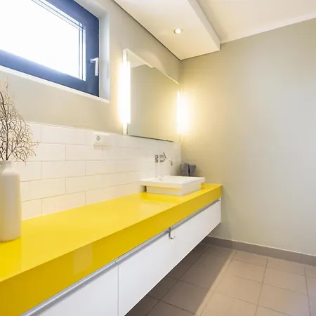 Sparkassengebäude 6 *